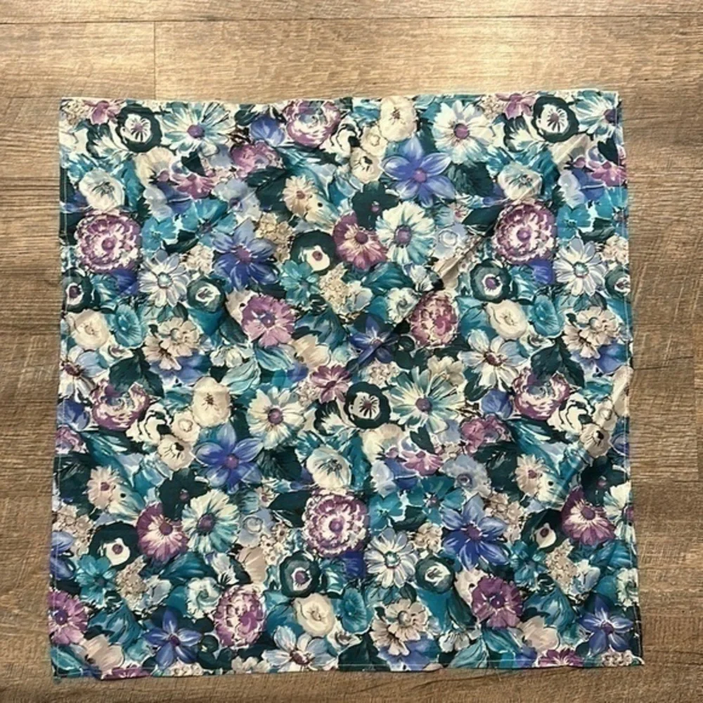 Handcrafted vintage floral blue/purple lightweight polyester scarf 22x21”